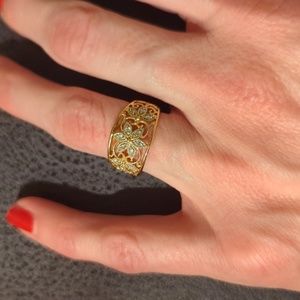 14 kt gold ring with diamonds